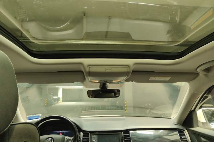 Used Skoda Kodiaq 2019 Facelifted TSI330 7-Seater Two-Wheel-Drive Luxury Enjoyment Edition China VI Standard Headliner