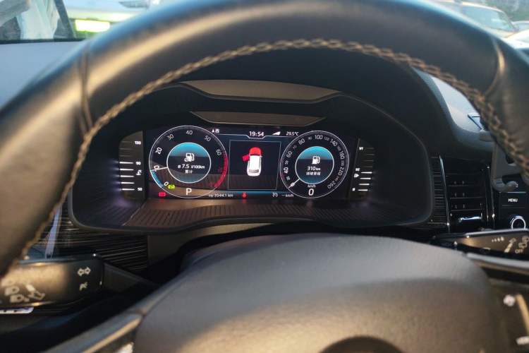 Used Skoda Kodiaq 2019 Facelifted TSI330 7-Seater Two-Wheel-Drive Luxury Enjoyment Edition China VI Standard Instrument Cluster