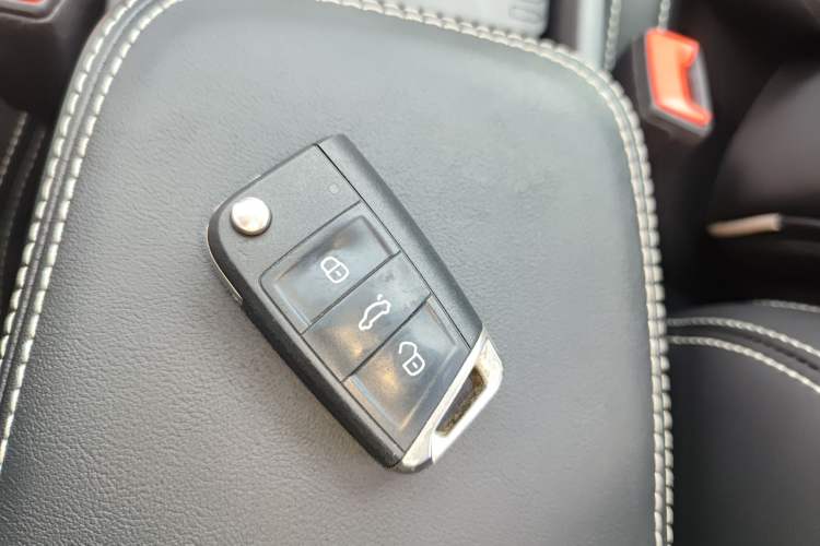 Used Skoda Kodiaq 2019 Facelifted TSI330 5-Seater Two-Wheel-Drive Luxury Enjoyment Edition China VI Standard Interior 1