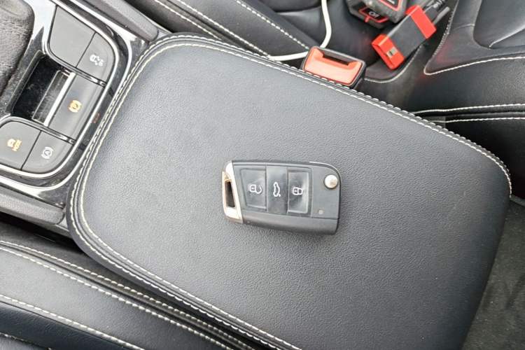 Used Skoda Kodiaq 2019 Facelifted TSI330 7-Seater Two-Wheel-Drive Luxury Enjoyment Edition China VI Standard Interior 1