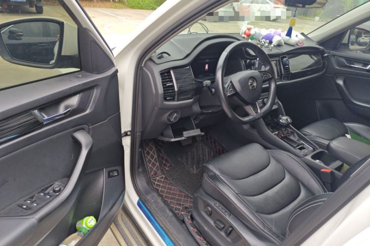 Used Skoda Kodiaq 2019 Facelifted TSI330 5-Seater Two-Wheel-Drive Luxury Enjoyment Edition China VI Standard Interior 3