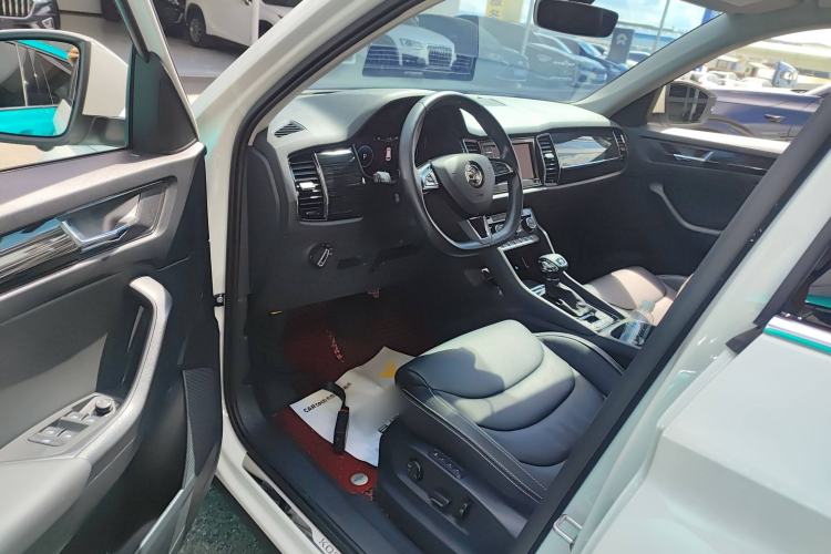 Used Skoda Kodiaq 2019 Facelifted TSI330 5-Seater Two-Wheel-Drive Luxury Enjoyment Edition China VI Standard Interior 3