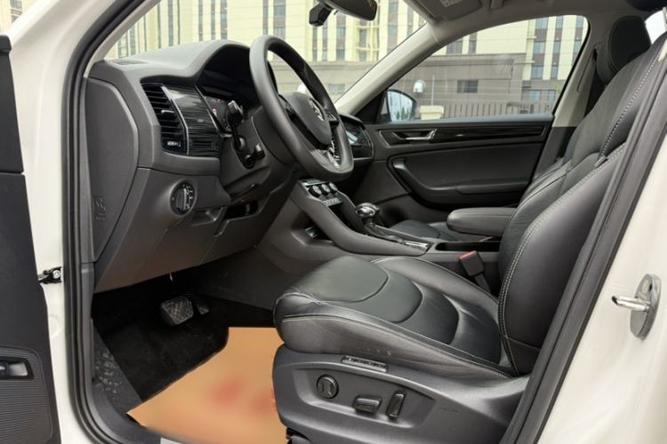 Used Skoda Kodiaq 2019 TSI380 7-Seater Four-Wheel-Drive Flagship Model China VI Standard Interior 3