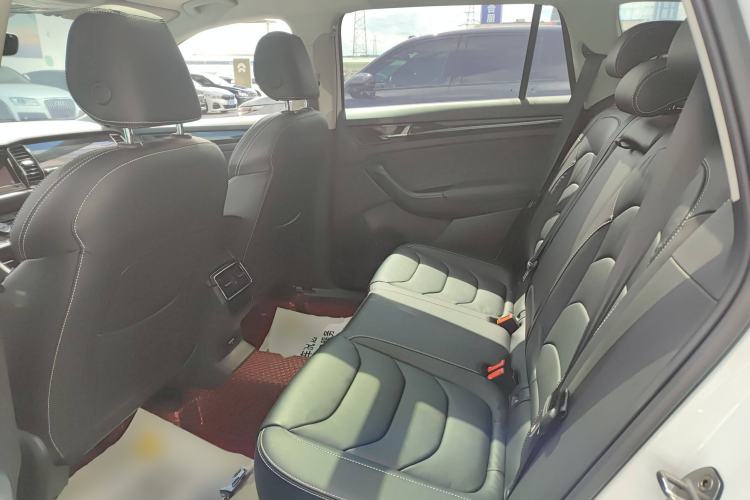 Used Skoda Kodiaq 2019 Facelifted TSI330 5-Seater Two-Wheel-Drive Luxury Enjoyment Edition China VI Standard Interior 4