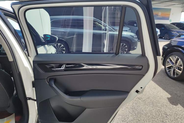 Used Skoda Kodiaq 2019 Facelifted TSI330 5-Seater Two-Wheel-Drive Luxury Enjoyment Edition China VI Standard Interior 6