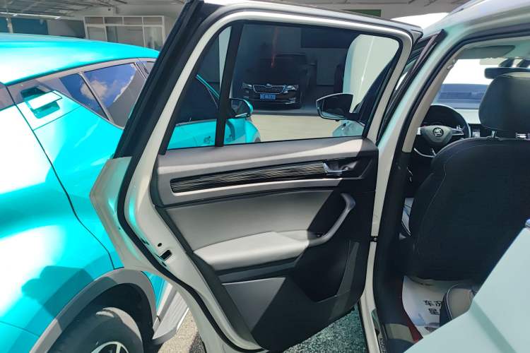Used Skoda Kodiaq 2019 Facelifted TSI330 5-Seater Two-Wheel-Drive Luxury Enjoyment Edition China VI Standard Interior 8