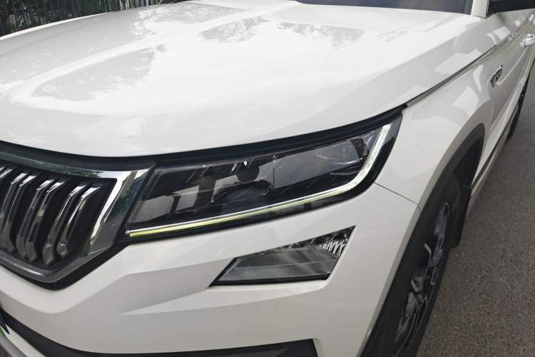 Used Skoda Kodiaq 2019 Facelifted TSI330 7-Seater Two-Wheel-Drive Luxury Enjoyment Edition China VI Standard Left Front Headlight