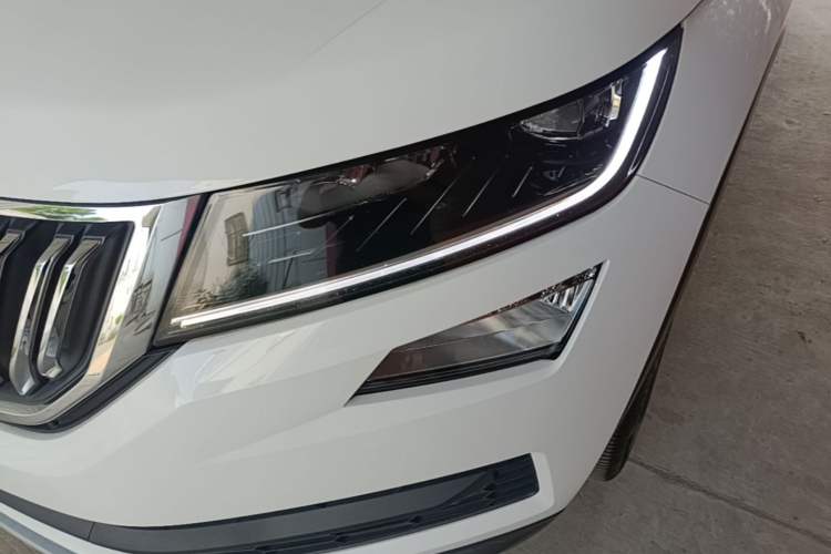 Used Skoda Kodiaq 2019 Facelifted TSI330 7-Seater Two-Wheel-Drive Luxury Enjoyment Edition China VI Standard Left Front Headlight