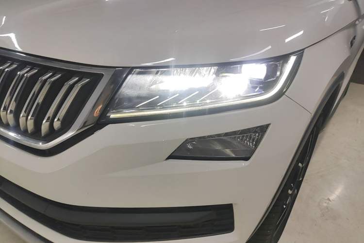 Used Skoda Kodiaq 2019 Facelifted TSI330 5-Seater Two-Wheel-Drive Luxury Enjoyment Edition China VI Standard Left Front Headlight