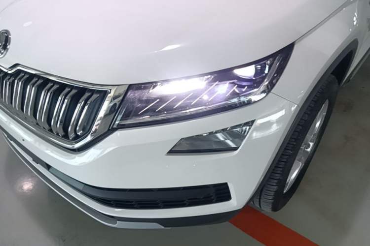 Used Skoda Kodiaq 2019 Facelifted TSI330 5-Seater Two-Wheel-Drive Luxury Enjoyment Edition China VI Standard Left Front Headlight