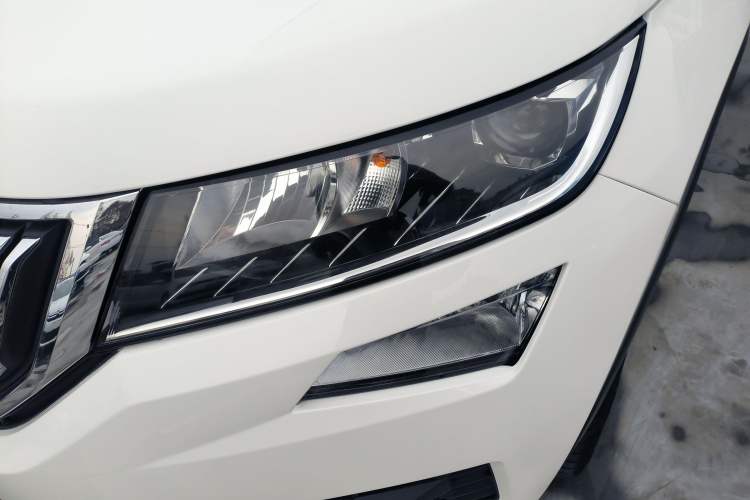 Used Skoda Kodiaq 2019 Restyled TSI330 7-Seater Two-Wheel Drive Comfort Edition China VI Standard Left Front Headlight