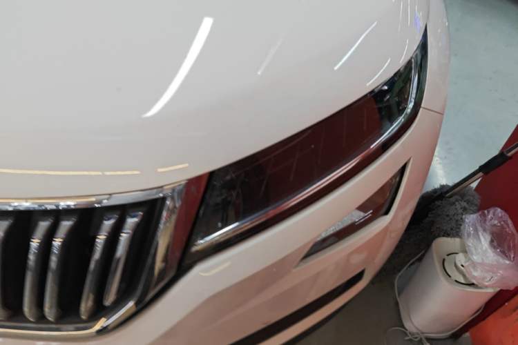 Used Skoda Kodiaq 2019 Facelifted TSI330 7-Seater Two-Wheel-Drive Luxury Enjoyment Edition China VI Standard Left Front Headlight