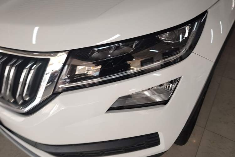 Used Skoda Kodiaq 2019 Facelifted TSI330 7-Seater Two-Wheel-Drive Luxury Enjoyment Edition China VI Standard Left Front Headlight