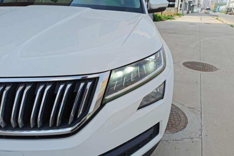 Used Skoda Kodiaq 2019 Facelifted TSI330 7-Seater Two-Wheel-Drive Luxury Enjoyment Edition China VI Standard Left Front Headlight