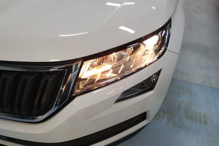 Used Skoda Kodiaq 2019 Restyled TSI330 5-Seater Two-Wheel Drive Standard Version China VI Left Front Headlight