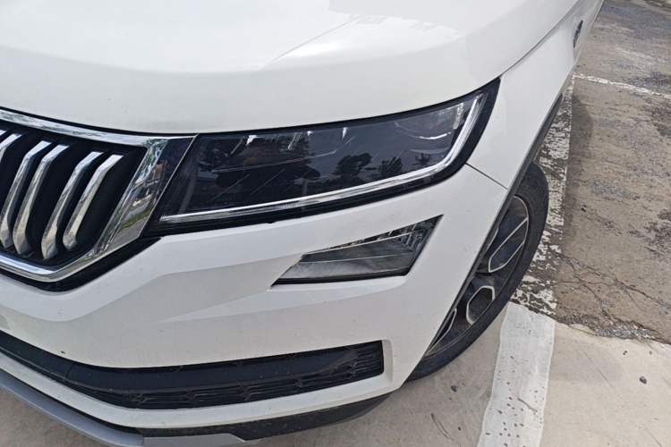 Used Skoda Kodiaq 2019 Facelifted TSI330 7-Seater Two-Wheel-Drive Luxury Enjoyment Edition China VI Standard Left Front Headlight