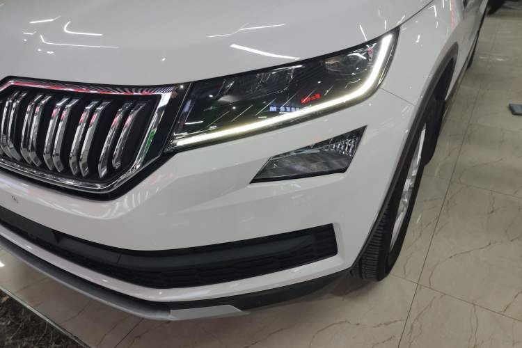 Used Skoda Kodiaq 2019 Facelifted TSI330 5-Seater Two-Wheel-Drive Luxury Enjoyment Edition China VI Standard Left Front Headlight