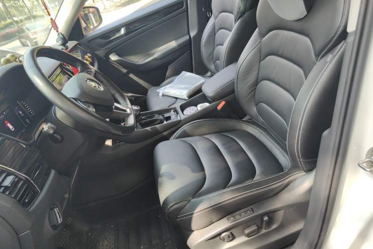 Used Skoda Kodiaq 2019 Facelifted TSI330 5-Seater Two-Wheel-Drive Luxury Enjoyment Edition China V Emission Standard Left Front Seat