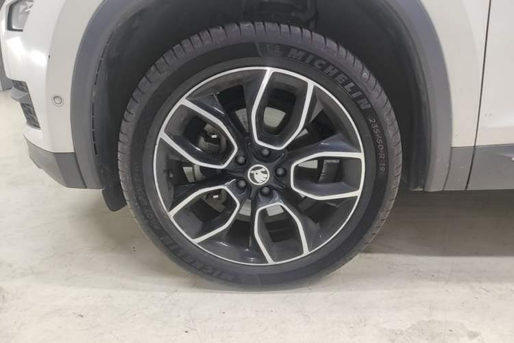 Used Skoda Kodiaq 2019 Facelifted TSI330 5-Seater Two-Wheel-Drive Luxury Enjoyment Edition China VI Standard Left Front Wheel Hub