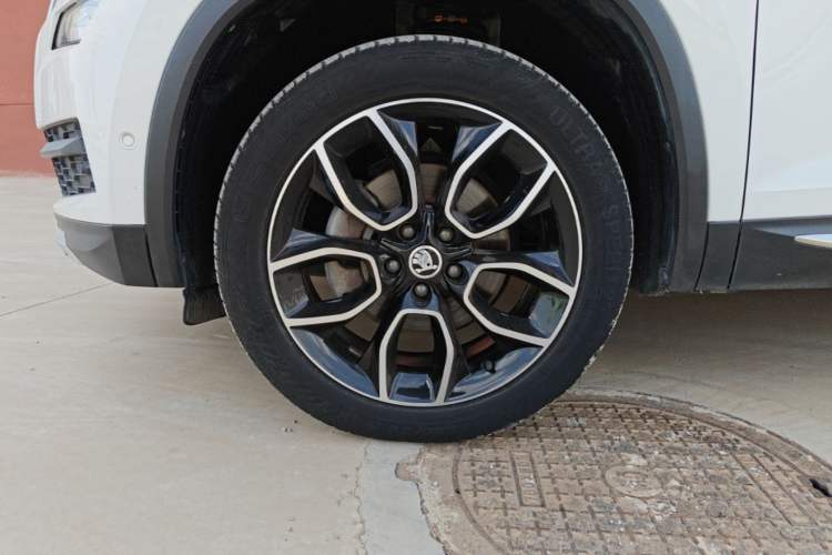 Used Skoda Kodiaq 2019 Facelifted TSI330 7-Seater Two-Wheel-Drive Luxury Enjoyment Edition China VI Standard Left Front Wheel Hub