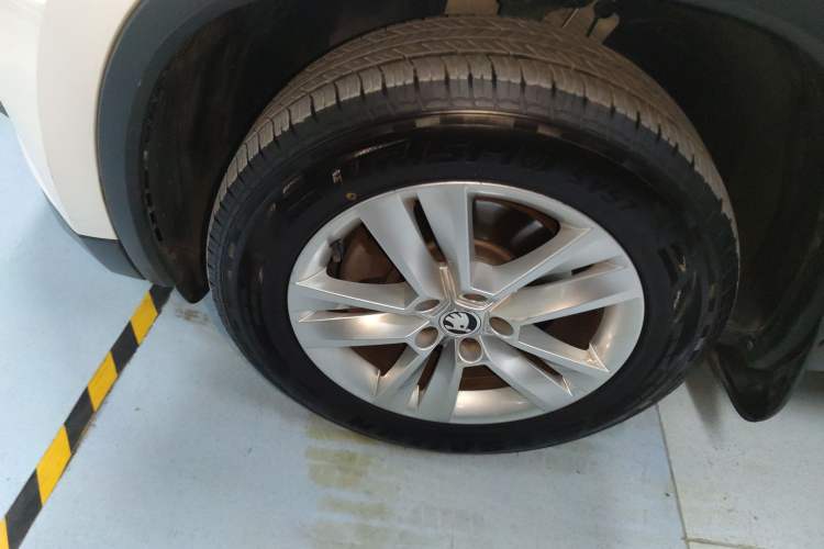 Used Skoda Kodiaq 2019 Restyled TSI330 5-Seater Two-Wheel Drive Standard Version China VI Left Front Wheel Hub