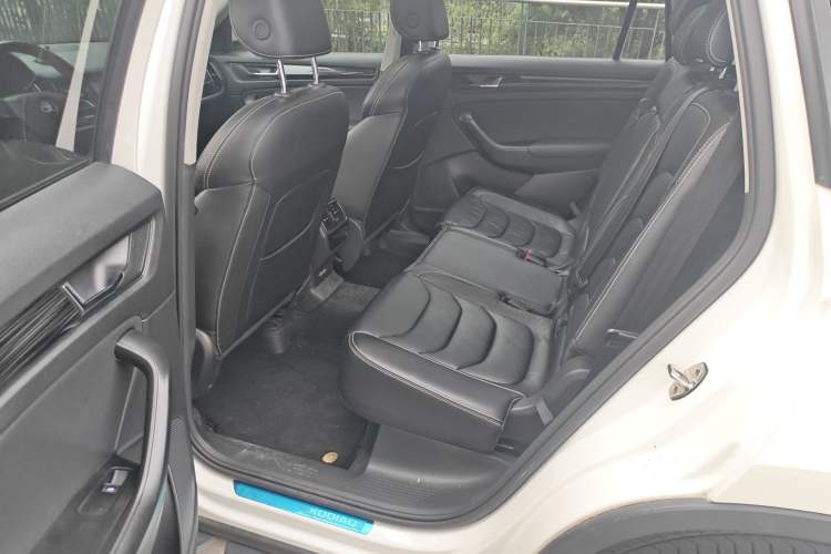 Used Skoda Kodiaq 2019 Facelifted TSI330 7-Seater Two-Wheel-Drive Luxury Enjoyment Edition China VI Standard Left Rear Seat