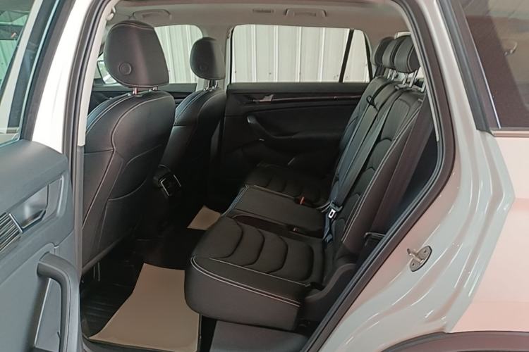 Used Skoda Kodiaq 2019 Facelifted TSI330 7-Seater Two-Wheel-Drive Luxury Enjoyment Edition China VI Standard Left Rear Seat