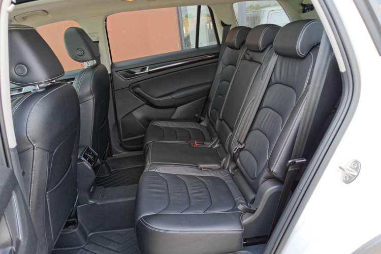 Used Skoda Kodiaq 2019 Facelifted TSI330 7-Seater Two-Wheel-Drive Luxury Enjoyment Edition China VI Standard Left Rear Seat