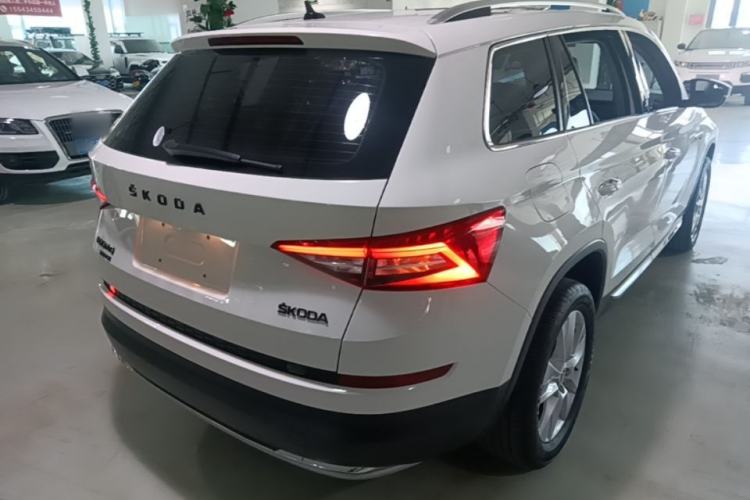 Used Skoda Kodiaq 2019 Facelifted TSI330 5-Seater Two-Wheel-Drive Luxury Enjoyment Edition China VI Standard Rear Right 45 Deg