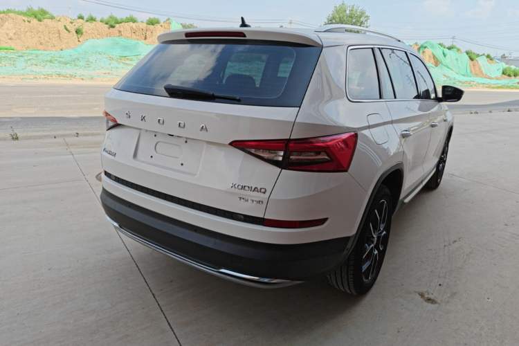Used Skoda Kodiaq 2019 Facelifted TSI330 7-Seater Two-Wheel-Drive Luxury Enjoyment Edition China VI Standard Rear Right 45 Deg