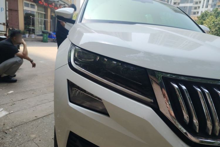 Used Skoda Kodiaq 2019 Facelifted TSI330 7-Seater Two-Wheel-Drive Luxury Enjoyment Edition China VI Standard Right Front Headlight