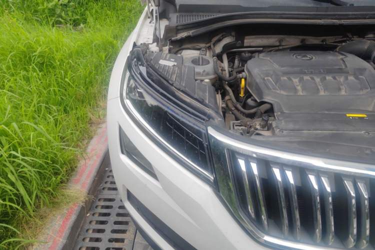 Used Skoda Kodiaq 2019 Facelifted TSI330 7-Seater Two-Wheel-Drive Luxury Enjoyment Edition China VI Standard Right Front Headlight