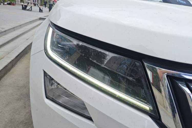 Used Skoda Kodiaq 2019 Facelifted TSI330 5-Seater Two-Wheel-Drive Luxury Enjoyment Edition China VI Standard Right Front Headlight