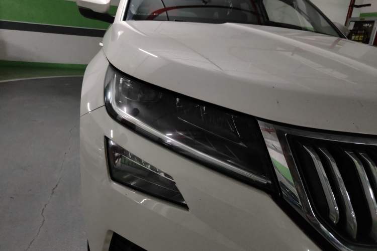 Used Skoda Kodiaq 2019 Facelifted TSI330 7-Seater Two-Wheel-Drive Luxury Enjoyment Edition China VI Standard Right Front Headlight