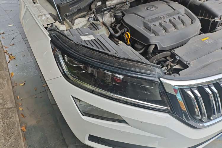 Used Skoda Kodiaq 2019 Facelifted TSI330 5-Seater Two-Wheel-Drive Luxury Enjoyment Edition China VI Standard Right Front Headlight