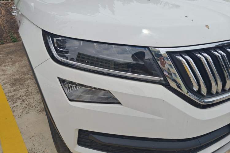 Used Skoda Kodiaq 2019 Facelifted TSI330 5-Seater Two-Wheel-Drive Luxury Enjoyment Edition China VI Standard Right Front Headlight