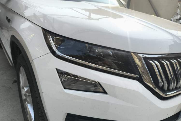 Used Skoda Kodiaq 2019 Facelifted TSI380 7-Seater All-Wheel-Drive Luxury Enjoyment Edition China VI Standard Right Front Headlight