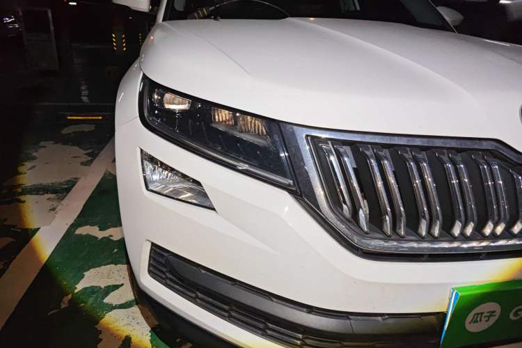 Used Skoda Kodiaq 2019 Facelifted TSI330 5-Seater Two-Wheel-Drive Luxury Enjoyment Edition China VI Standard Right Front Headlight