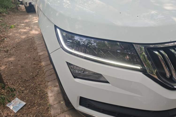 Used Skoda Kodiaq 2019 Facelifted TSI330 7-Seater Two-Wheel-Drive Luxury Enjoyment Edition China VI Standard Right Front Headlight