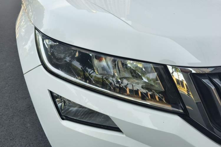 Used Skoda Kodiaq 2019 Restyled TSI330 5-Seater Two-Wheel Drive Comfort Version China VI Standard Right Front Headlight