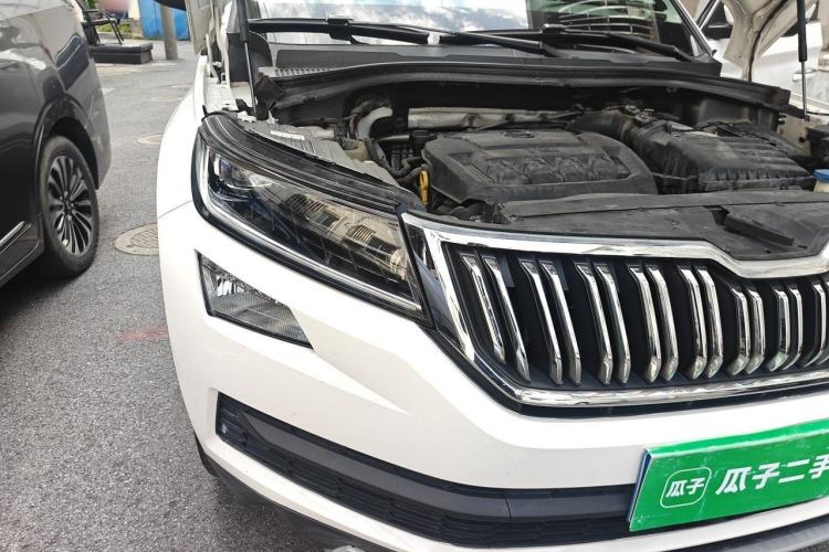 Used Skoda Kodiaq 2019 Facelifted TSI330 7-Seater Two-Wheel-Drive Luxury Enjoyment Edition China VI Standard Right Front Headlight