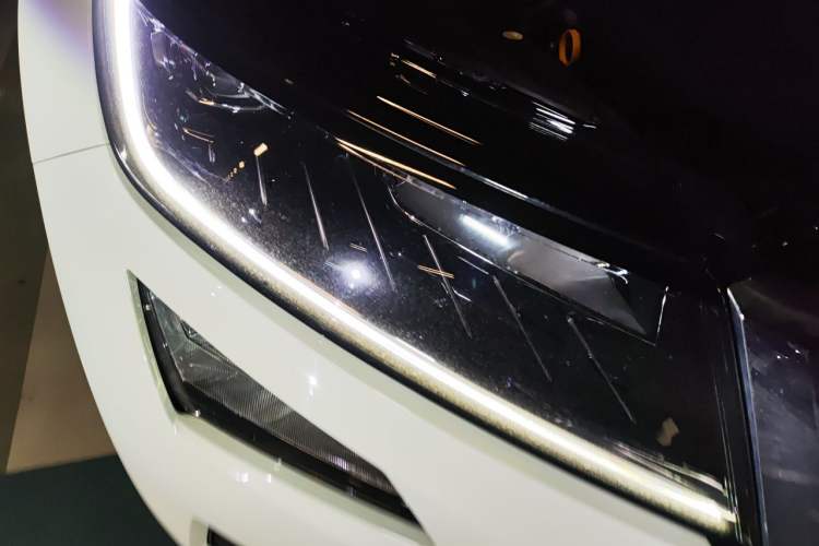 Used Skoda Kodiaq 2019 Facelifted TSI330 5-Seater Two-Wheel-Drive Luxury Enjoyment Edition China VI Standard Right Front Headlight
