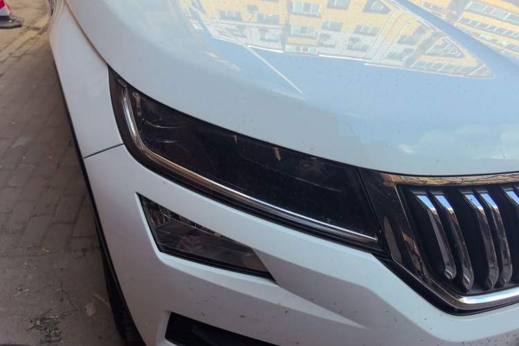 Used Skoda Kodiaq 2019 TSI380 7-Seater Four-Wheel Drive Luxury Enjoyment Edition China V Standard Right Front Headlight