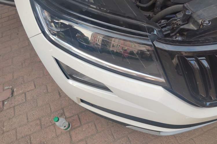 Used Skoda Kodiaq 2019 Facelifted TSI330 7-Seater Two-Wheel-Drive Luxury Enjoyment Edition China VI Standard Right Front Headlight