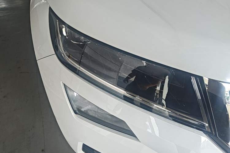 Used Skoda Kodiaq 2019 Facelifted TSI330 5-Seater Two-Wheel-Drive Luxury Enjoyment Edition China VI Standard Right Front Headlight