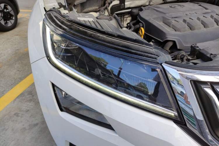 Used Skoda Kodiaq 2019 Facelifted TSI330 5-Seater Two-Wheel-Drive Luxury Enjoyment Edition China VI Standard Right Front Headlight