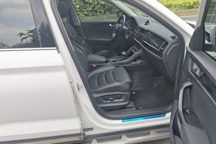 Used Skoda Kodiaq 2019 Facelifted TSI330 7-Seater Two-Wheel-Drive Luxury Enjoyment Edition China VI Standard Right Front Seat