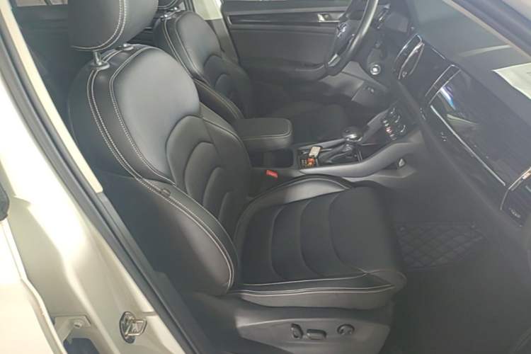 Used Skoda Kodiaq 2019 Facelifted TSI330 5-Seater Two-Wheel-Drive Luxury Enjoyment Edition China VI Standard Right Front Seat