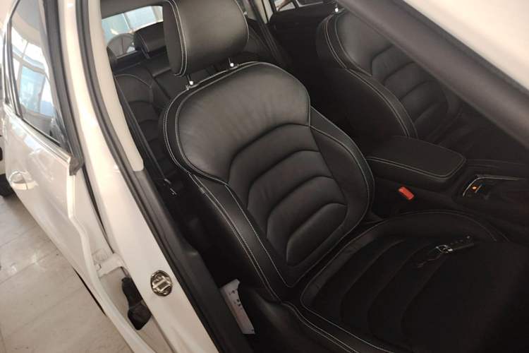 Used Skoda Kodiaq 2019 Facelifted TSI330 7-Seater Two-Wheel-Drive Luxury Enjoyment Edition China VI Standard Right Front Seat