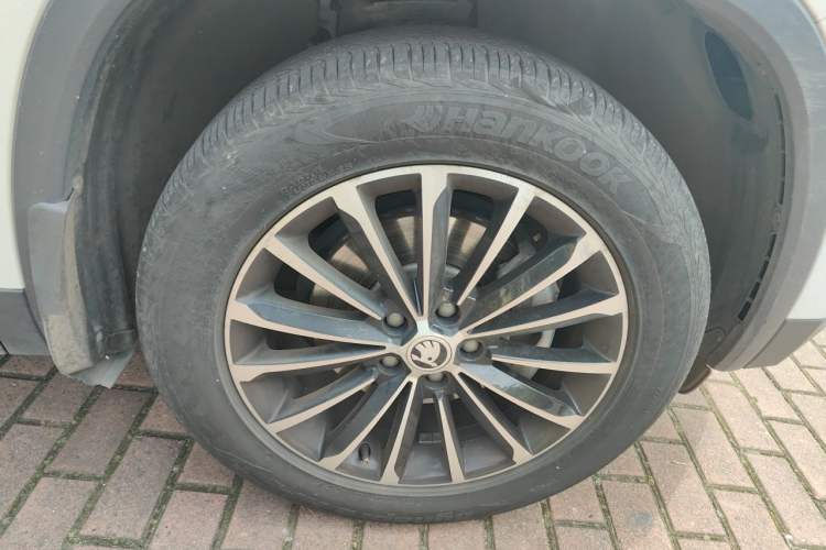 Used Skoda Kodiaq 2019 Facelifted TSI330 5-Seater Two-Wheel-Drive Luxury Enjoyment Edition China V Emission Standard Right Front Wheel Hub